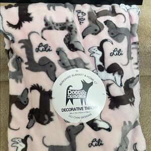 Dachshund  Decorative  Lili Chin Throw  blanket- Pink & Gray